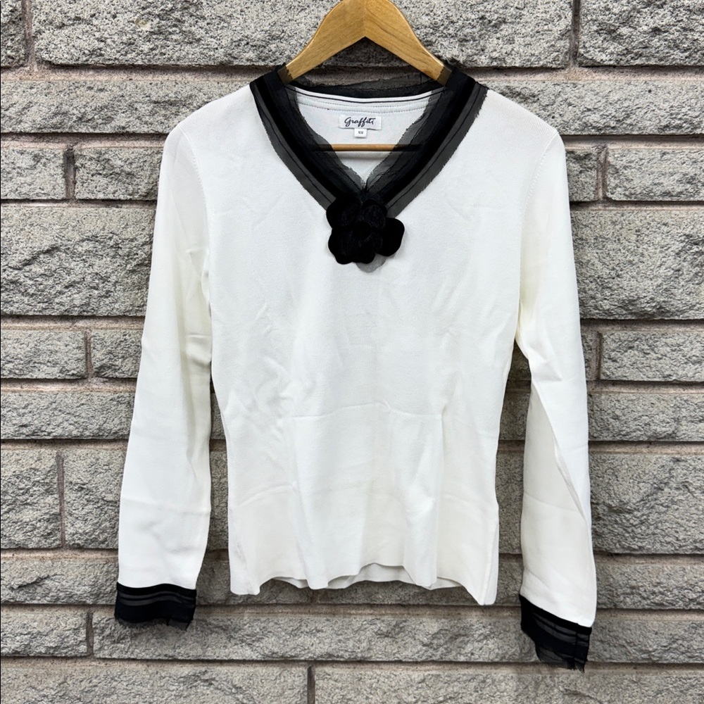 Vintage Elegant Graffiti White and Black Women's Top Sz M